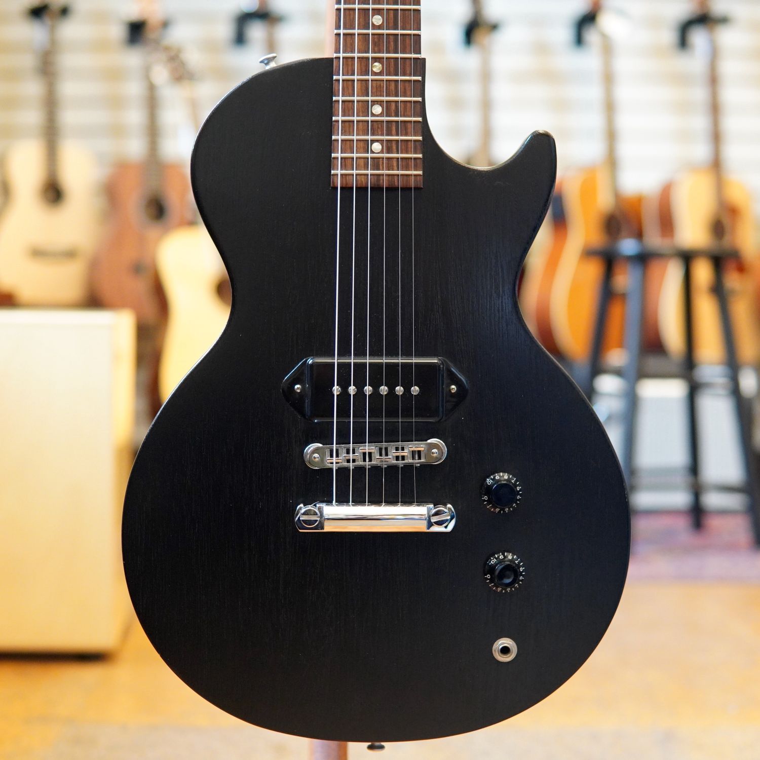 Gibson Les Paul Melody Maker Electric Guitar 2004 Satin Ebony w/Padded Gig Bag, Materials