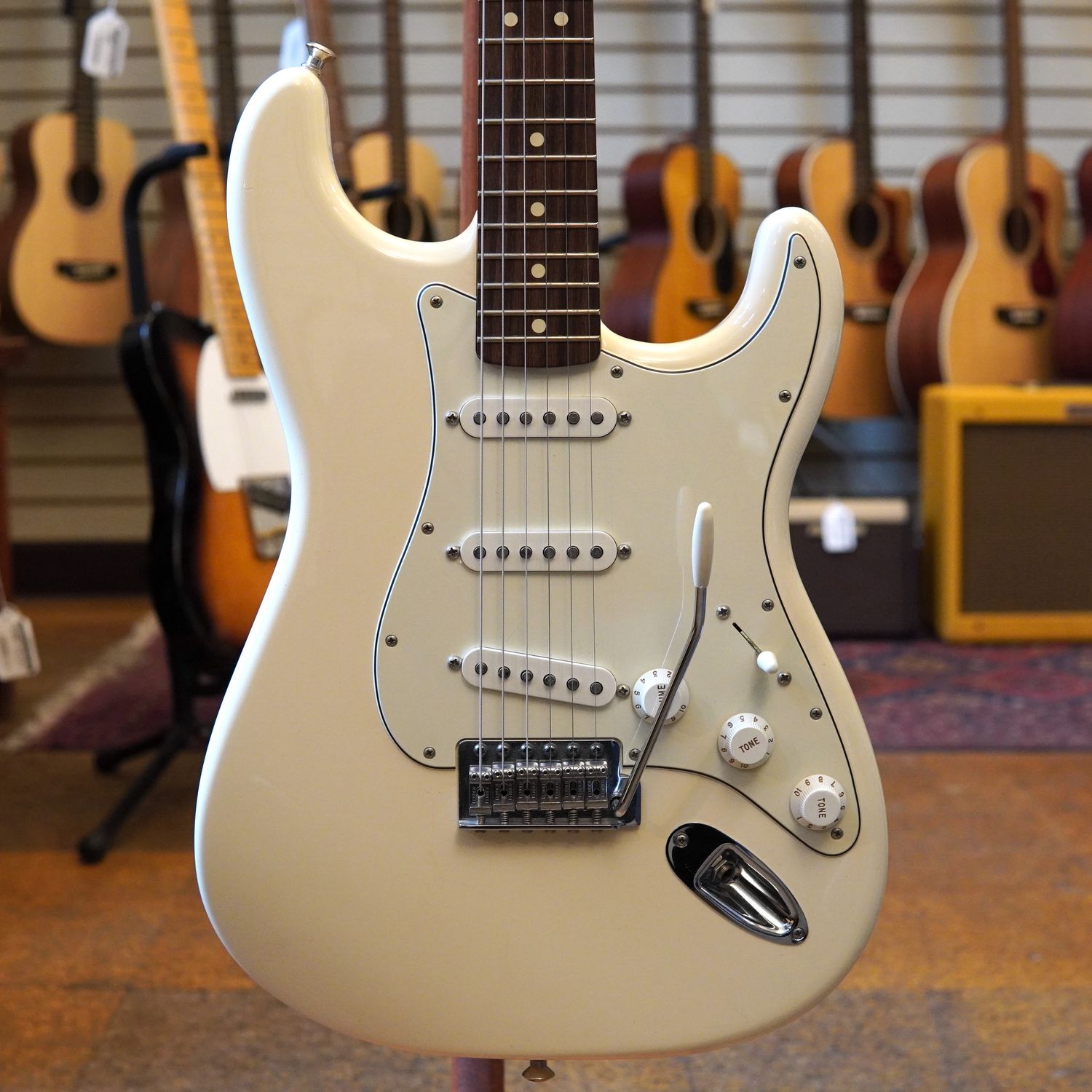 Fender Mexico Standard Stratocaster Electric Guitar 2016 Arctic White w/Rosewood Fingerboard, Hard Case