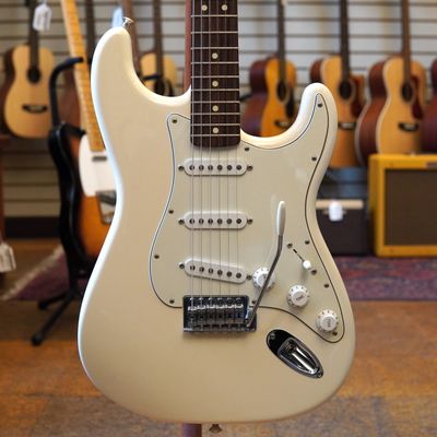 Fender Mexico Standard Stratocaster Electric Guitar 2016 Arctic White w/Rosewood Fingerboard, Hard Case