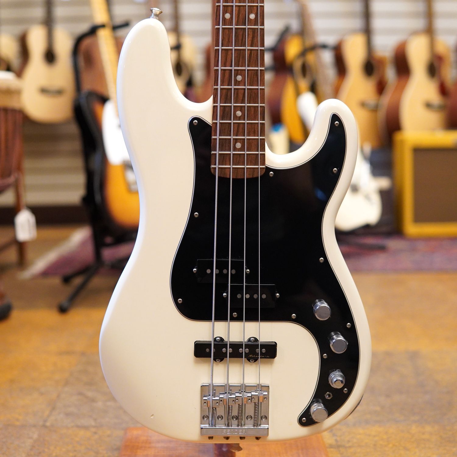 Fender Deluxe Active Precision Bass Special 2017 Olympic White w/Molded Hard Case