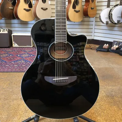 Yamaha APX600 Thinline Cutaway Acoustic-Electric Black