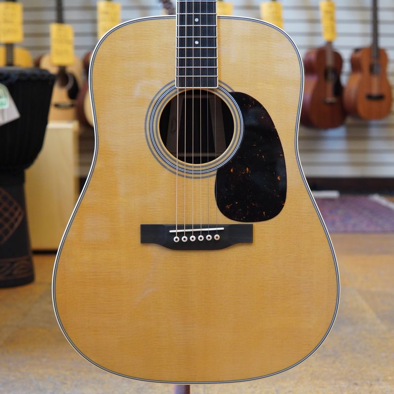 Martin D-35 Standard Series Sitka Spruce/East Indian Rosewood Dreadnought Acoustic Guitar w/Hard Case