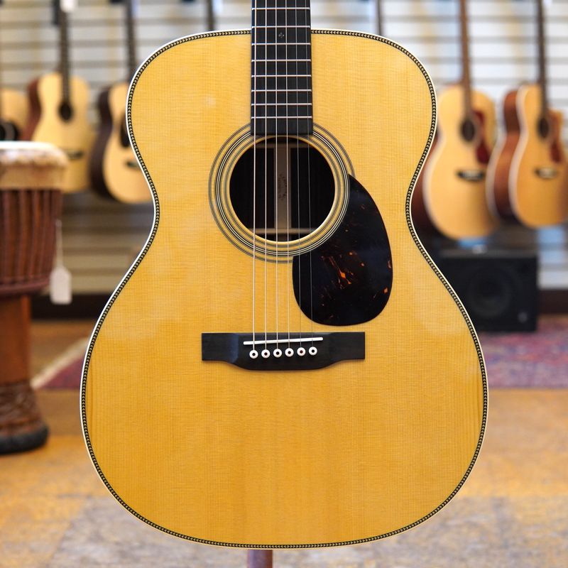 Martin OM-28 Standard Series Spruce/East Indian Rosewood Acoustic Guitar w/Molded Hard Case