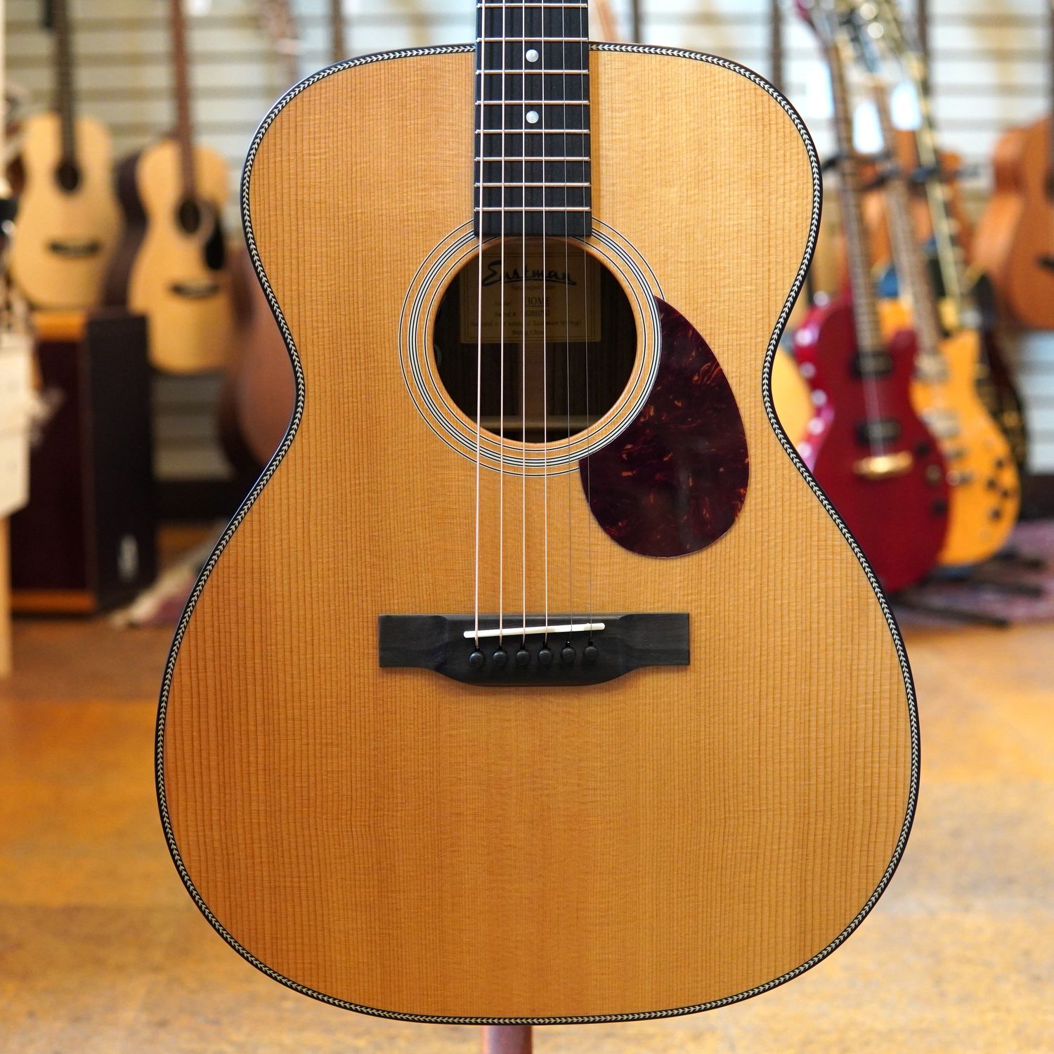 Eastman E3OME Sitka Spruce/Ovangkol Acoustic-Electric w/Fishman Pickup, Padded Gig Bag
