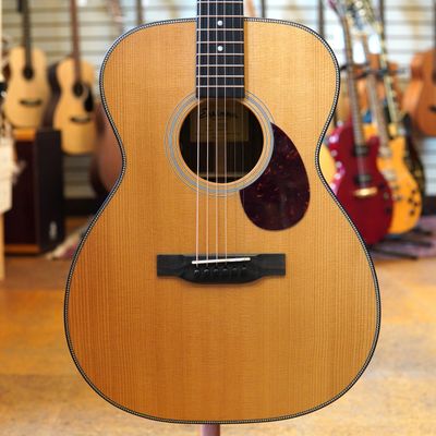 Eastman E3OME Sitka Spruce/Ovangkol Acoustic-Electric w/Fishman Pickup, Padded Gig Bag