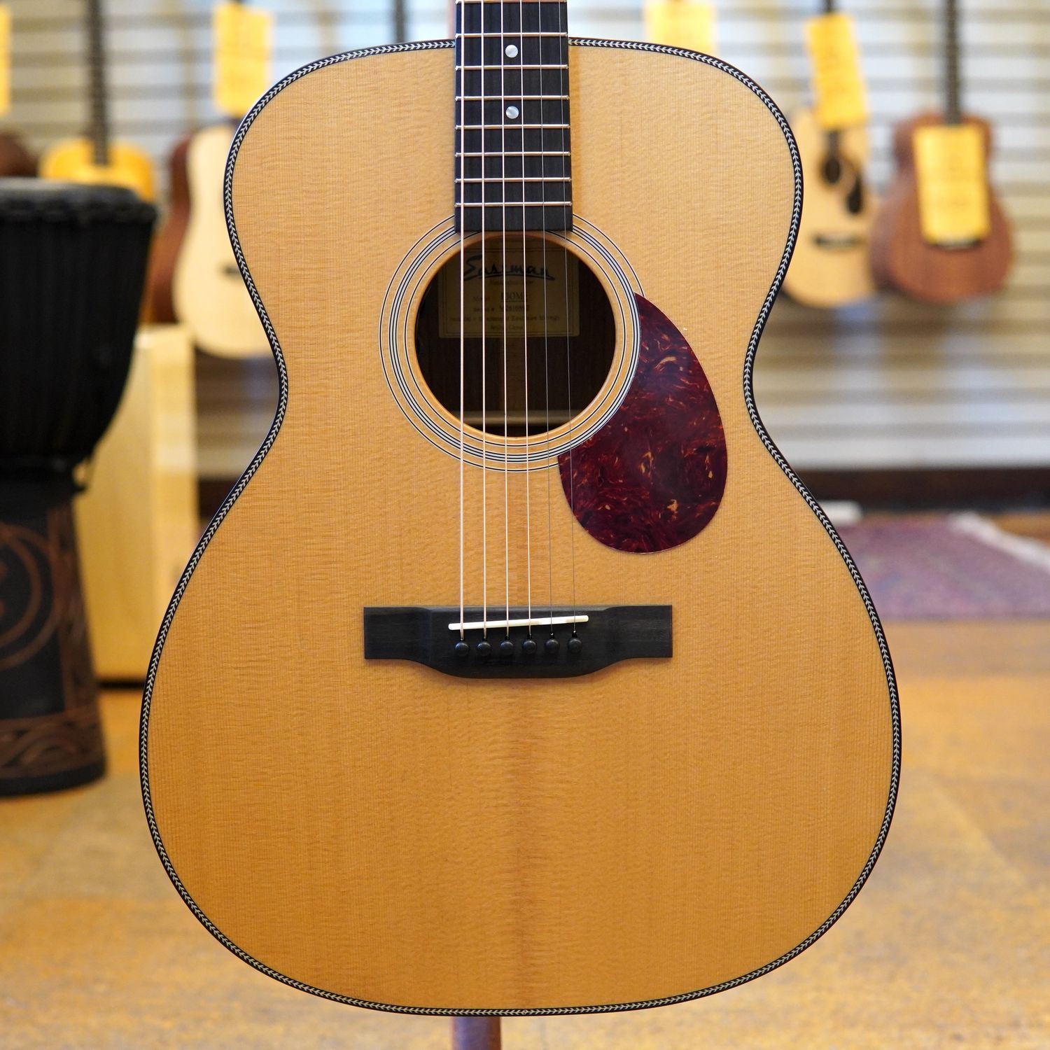 Eastman E3OME Sitka Spruce/Ovangkol Acoustic-Electric Guitar w/Padded Gig Bag