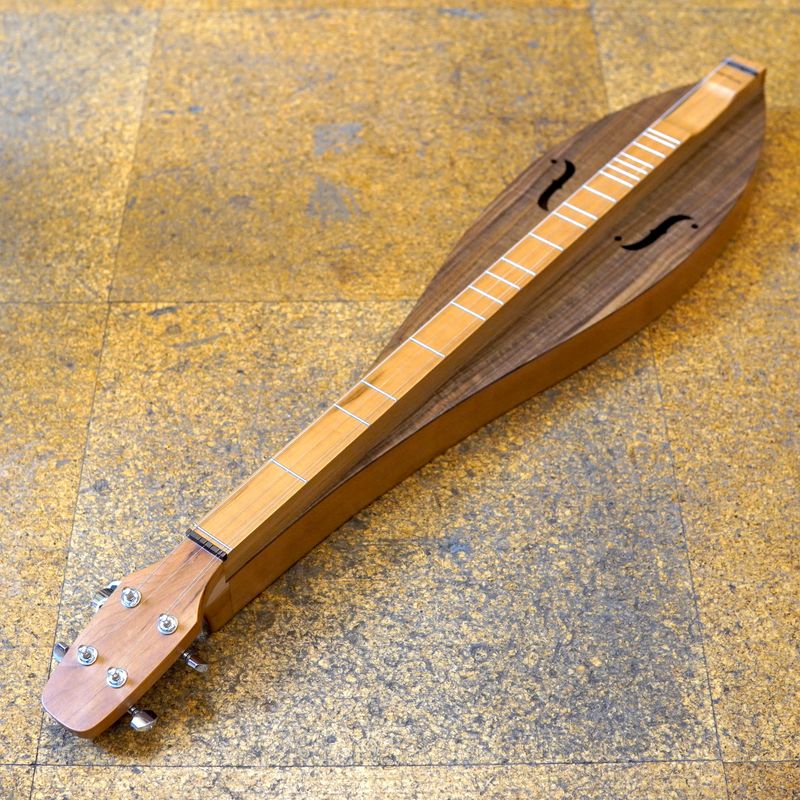 McSpadden 4FTCW Cherry/Walnut Teardrop Mountain Dulcimer Padded Gig Bag