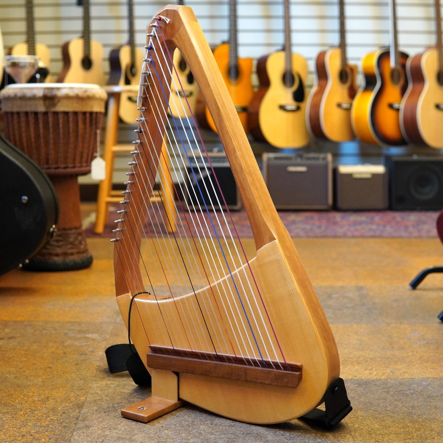 Musicmakers 22 String Lynda Lyre Late 2010s w/Padded Gig Bag, Stand