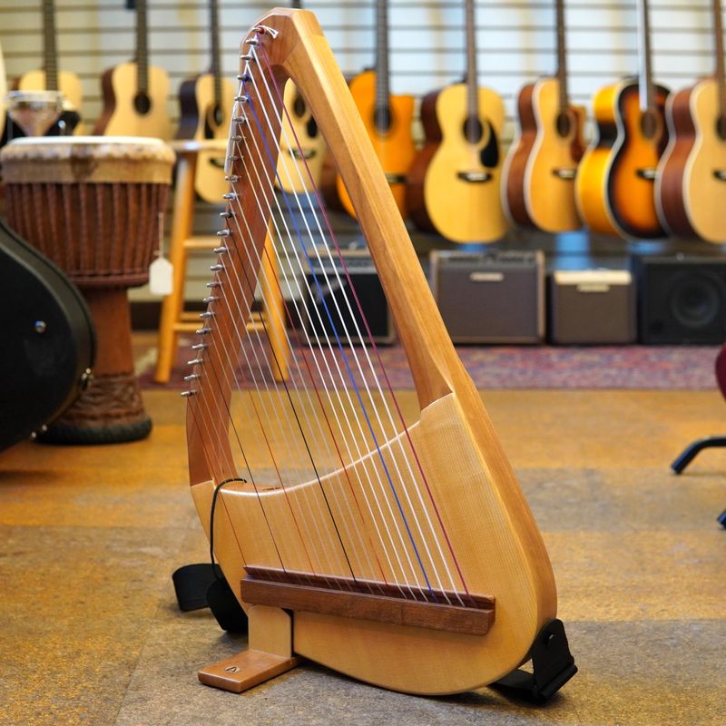 Musicmakers 22 String Lynda Lyre Late 2010s w/Padded Gig Bag, Stand