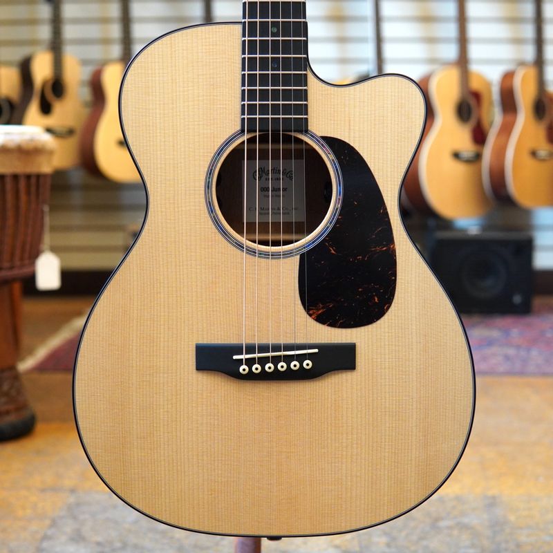 Martin 000C Jr-E Junior Series Auditorium Cutaway Acoustic-Electric Guitar w/Padded Gig Bag