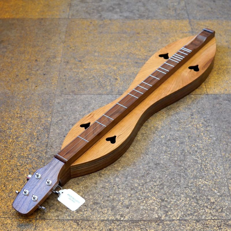 McSpadden 4FHWC Cherry/Walnut Flathead Hourglass Mountain Dulcimer w/Padded Gig Bag