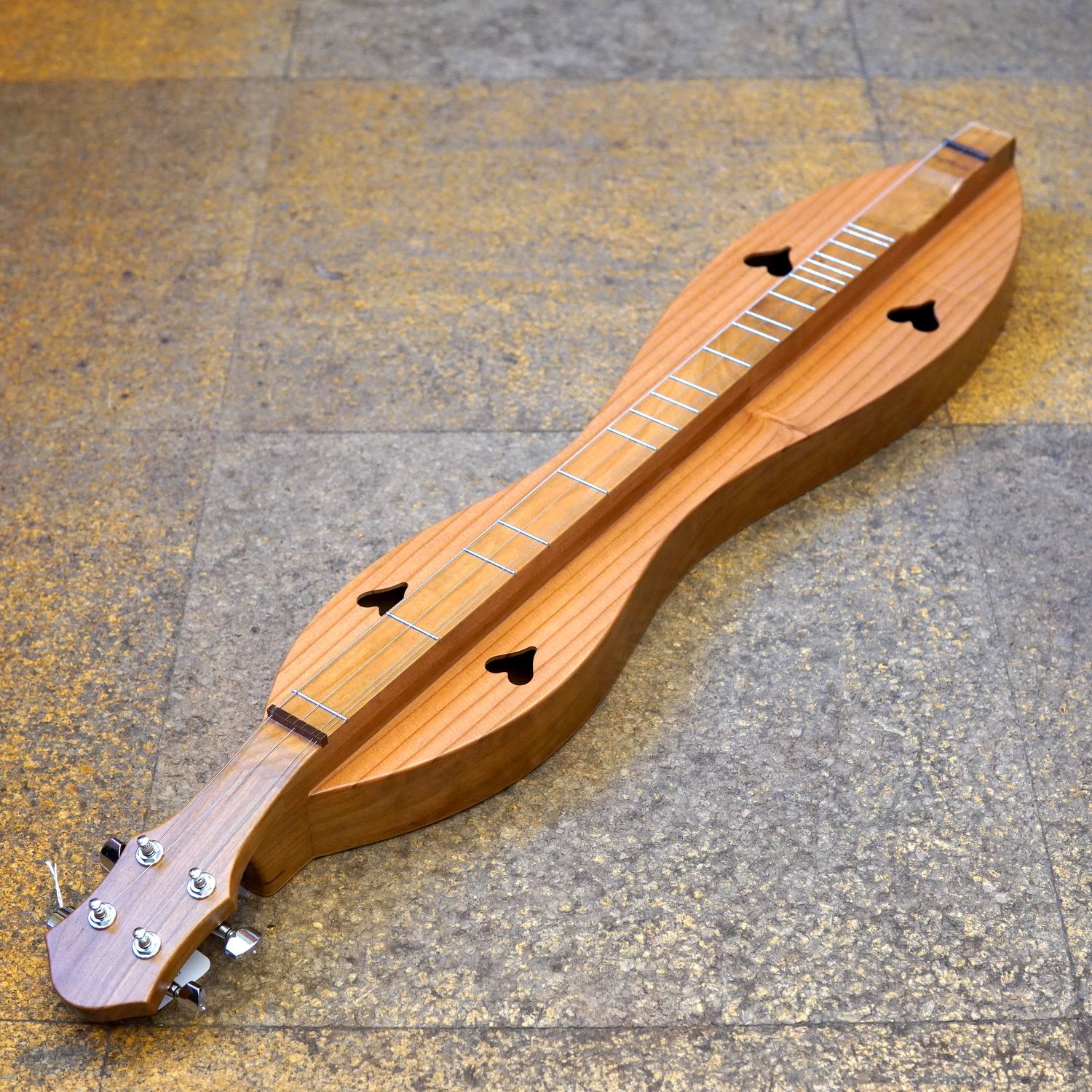 McSpadden 4FH26CR Cherry/Redwood Flathead Hourglass 26" Mountain Dulcimer w/Padded Gig Bag