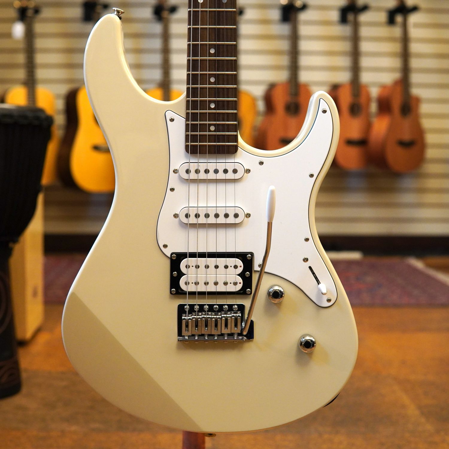 Yamaha PAC112V Pacifica Solid Body Electric Guitar Vintage White