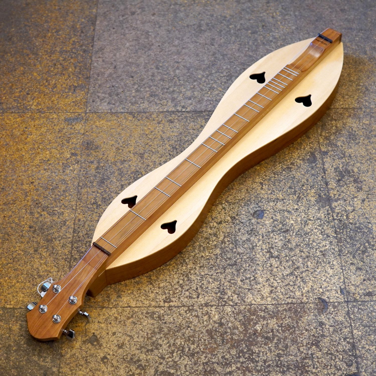 McSpadden 4FH26CS 26" Cherry/Spruce Hourglass Mountain Dulcimer w/Padded Gig Bag