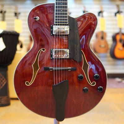 Eastman AR403CED Hollow Body Electric Guitar Classic Finish w/Hard Case
