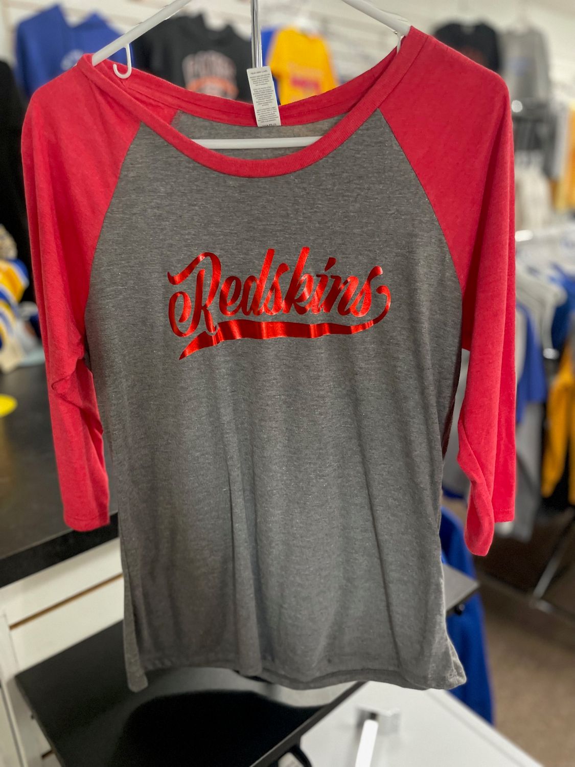 District Women&#39;s Perfect Tri 3/4-Sleeve Raglan. DM136L Red Frost/ Grey Frost M