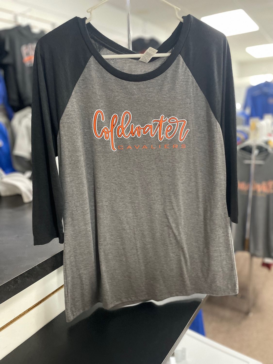 District Women&#39;s Perfect Tri 3/4-Sleeve Raglan. DM136L Black Frost/ Grey Frost L