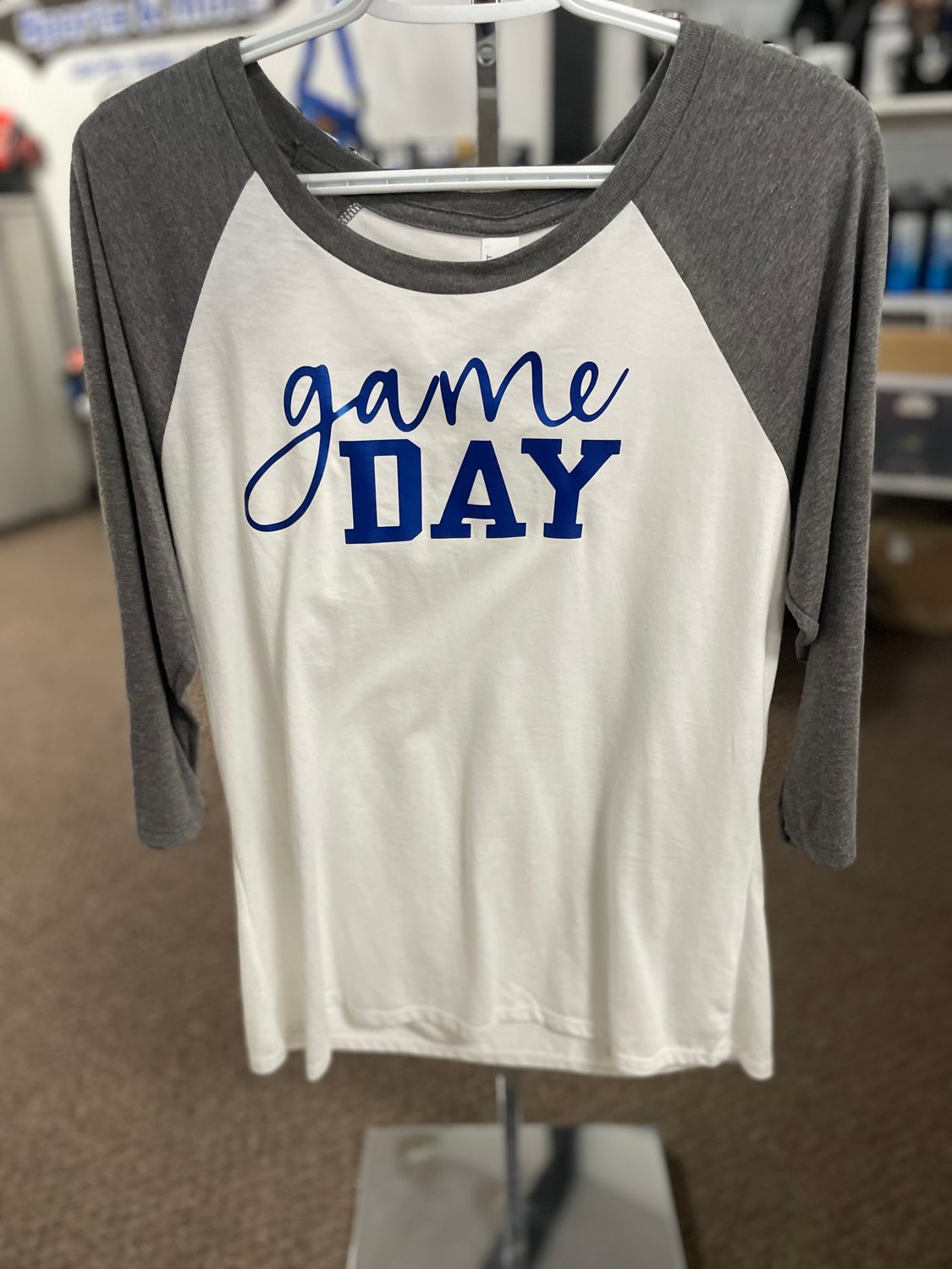 District  Perfect Tri 3/4-Sleeve Raglan. DM136 Grey Frost/ White L