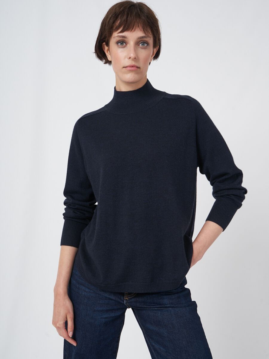 300402 SWEATER