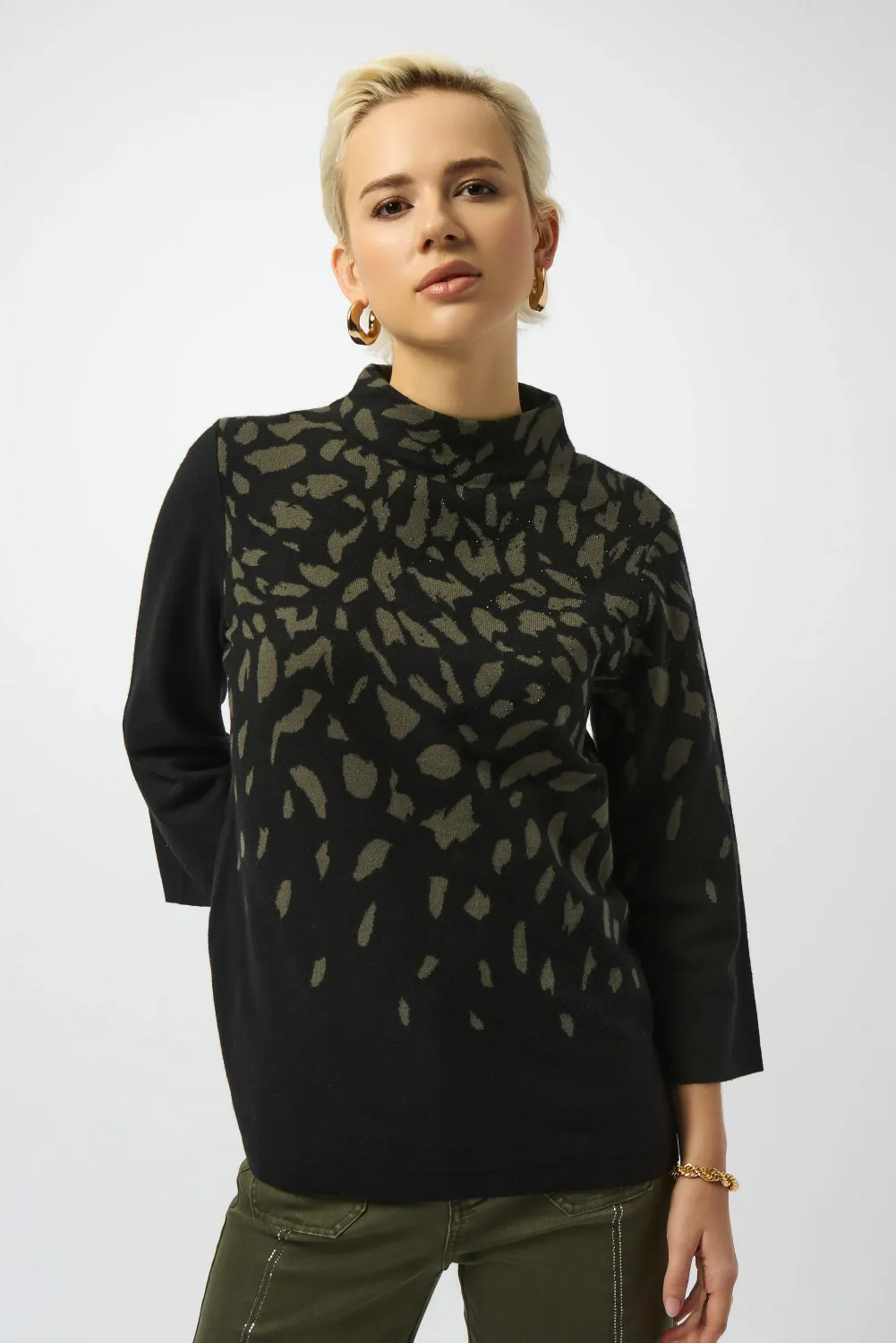 253912   Jacquard Animal Print