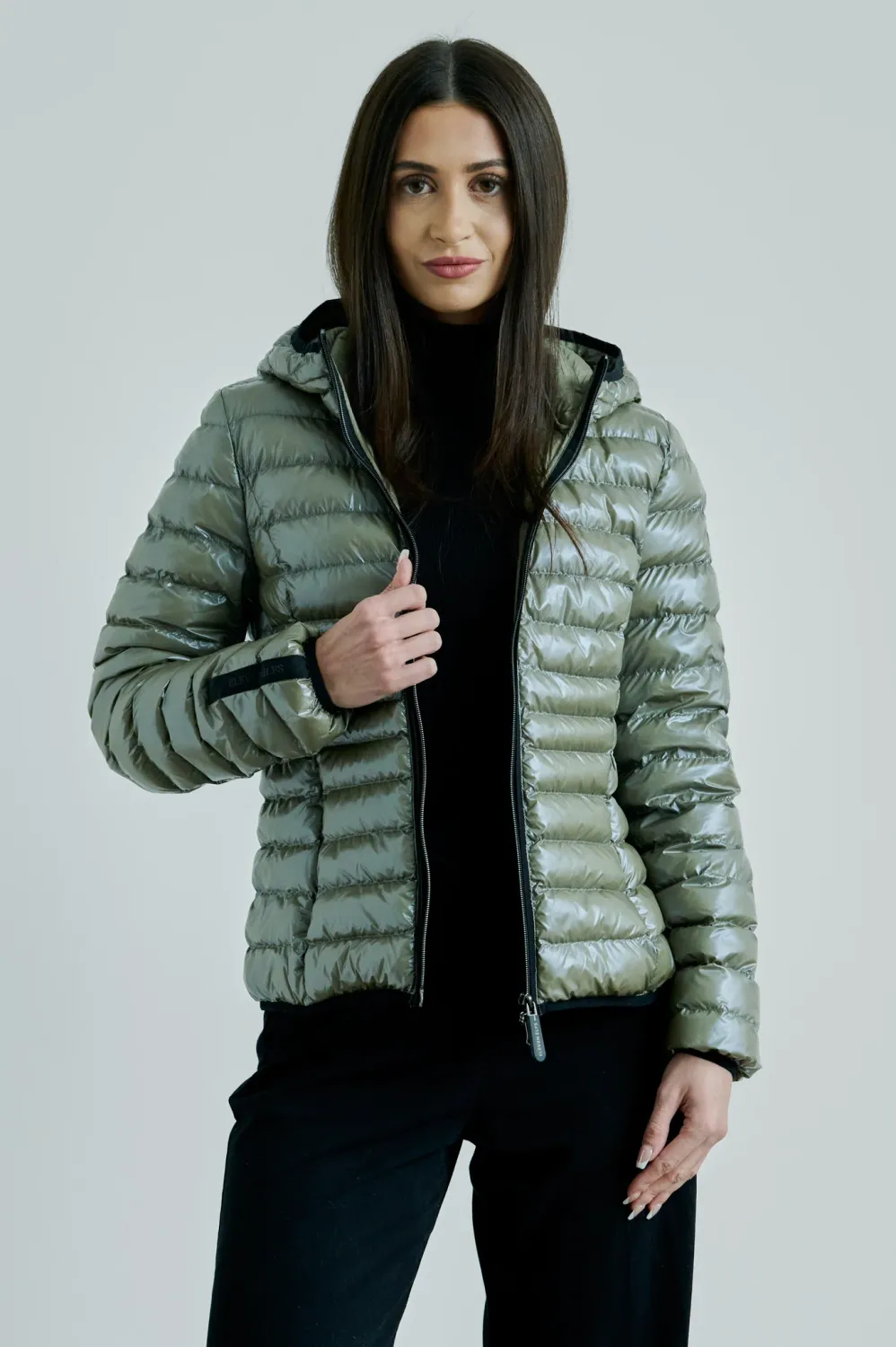 2222171 ELFY VEGAN DOWN SHORT JACKET | OLIVE