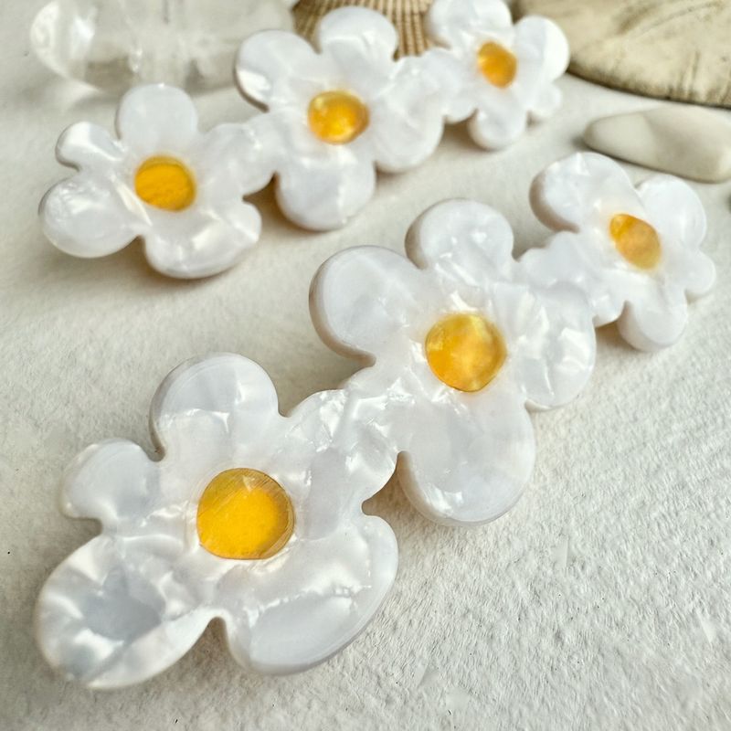 Pika &amp; Bear &quot;Bellis&quot; Triple Flower Duckbill Hair Clips In White