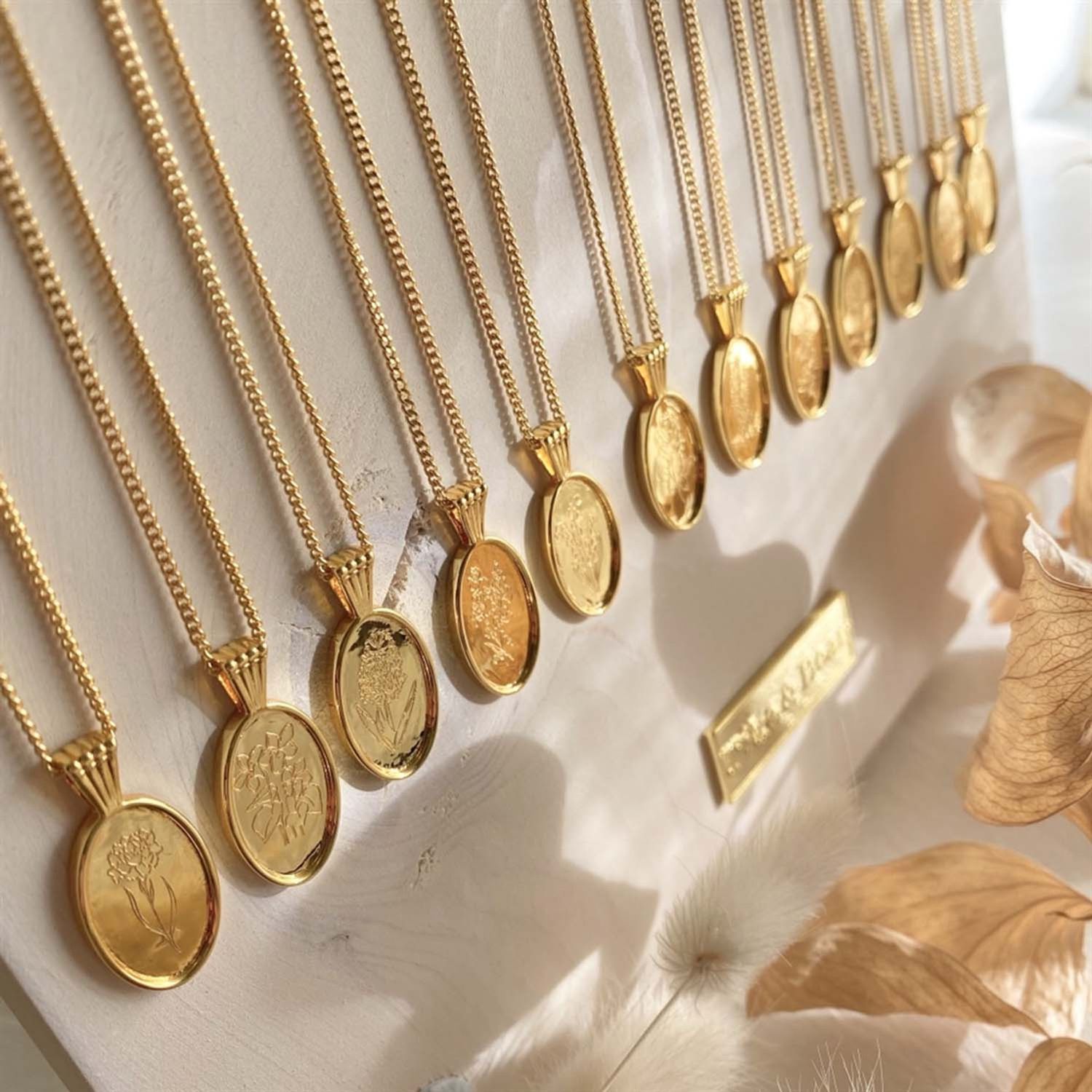 Pika &amp; Bear “Le Clos Normand” Birth/Wildflower Pendant Necklace In Gold
