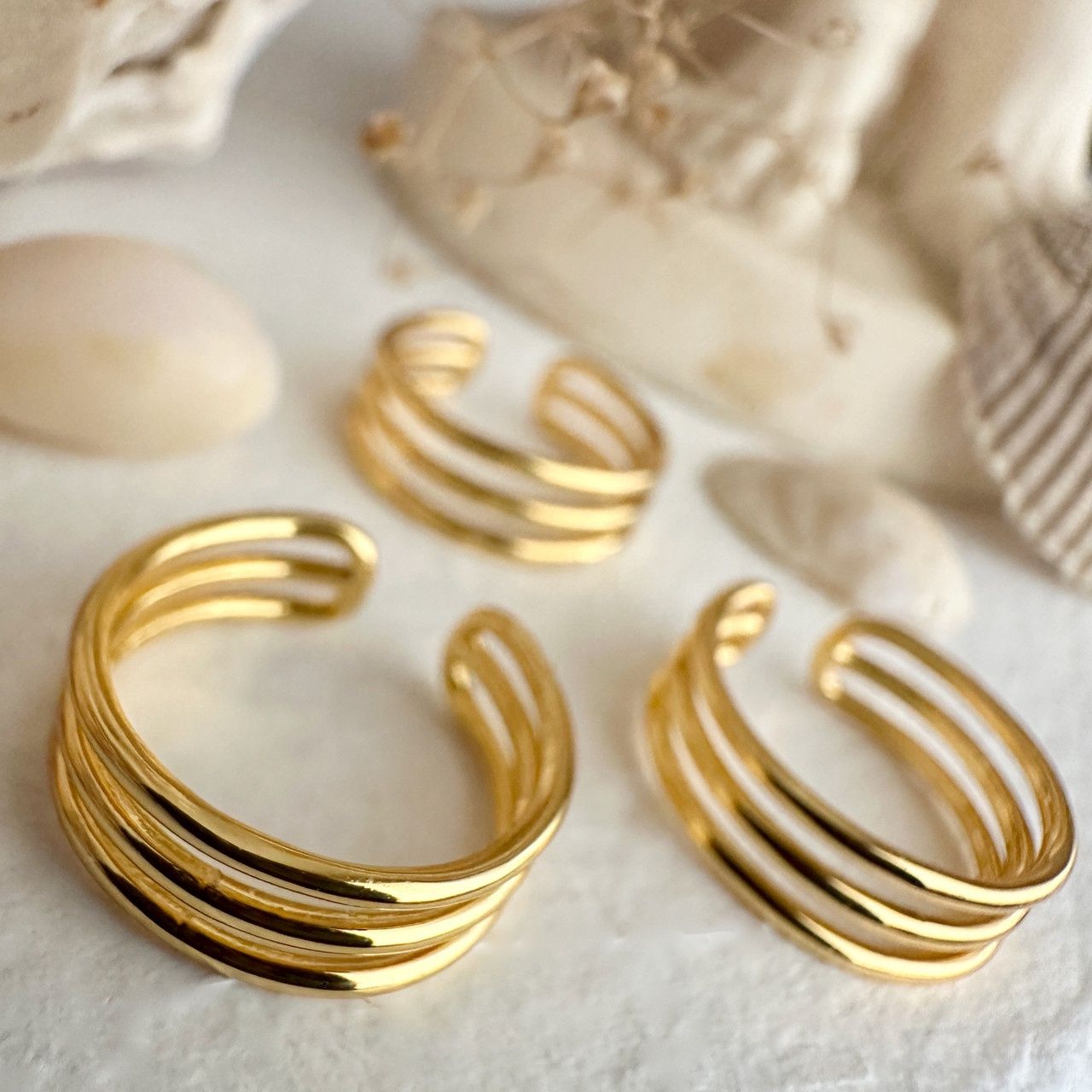 "Lofi" Triple Band Toe Ring In Gold