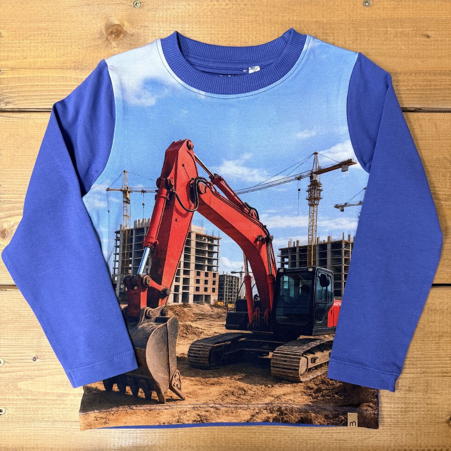 Minymo/Tee LS/Red Excavator/Sky Blue