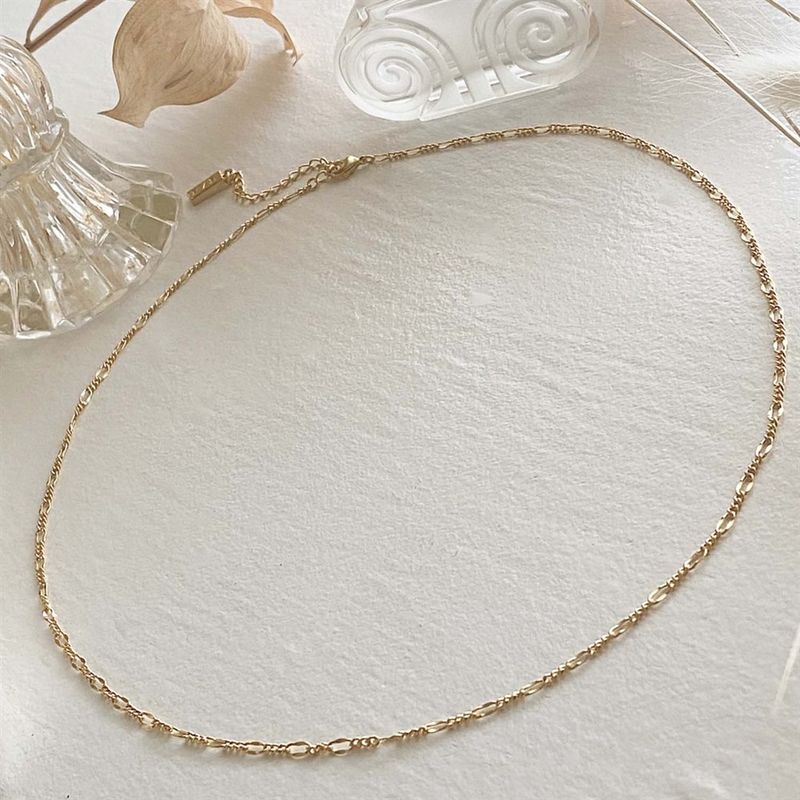 "Figaro" Flat Link Patterned Chain Necklace in Gold (19”)