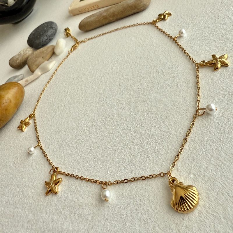 "Sechelt" Sea Necklace With Shell And Starfish Charms In Gold