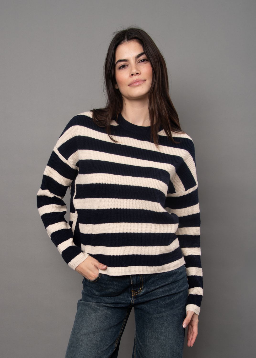 RD International/Maheen Long Sleeve Crew Neck Str/Navy Beige