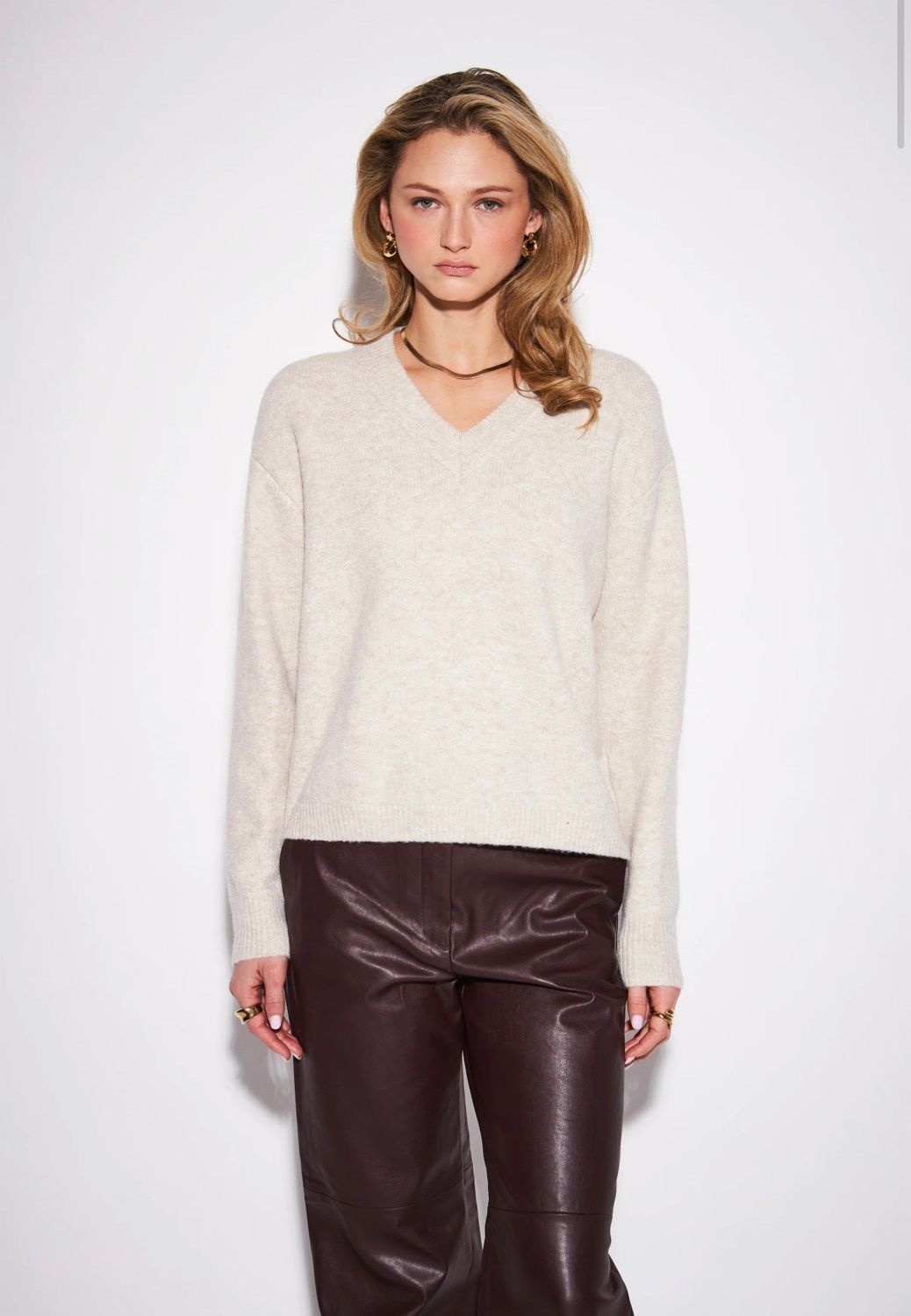 John &amp; Jenn / Charlie V-Neck Sweater / Oat