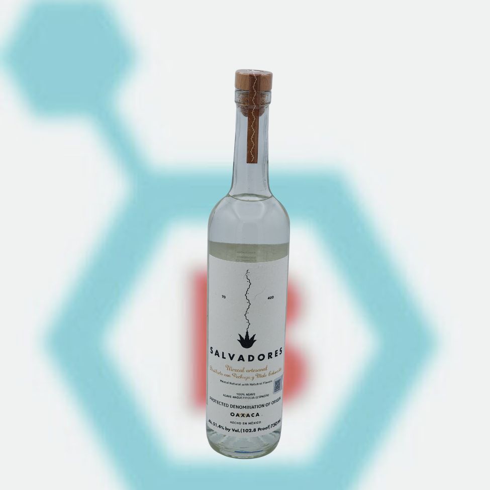 SALVADORES MEZCAL CON PECHUGA Y MOLE COLORADITO 750ML 51.4% ABV