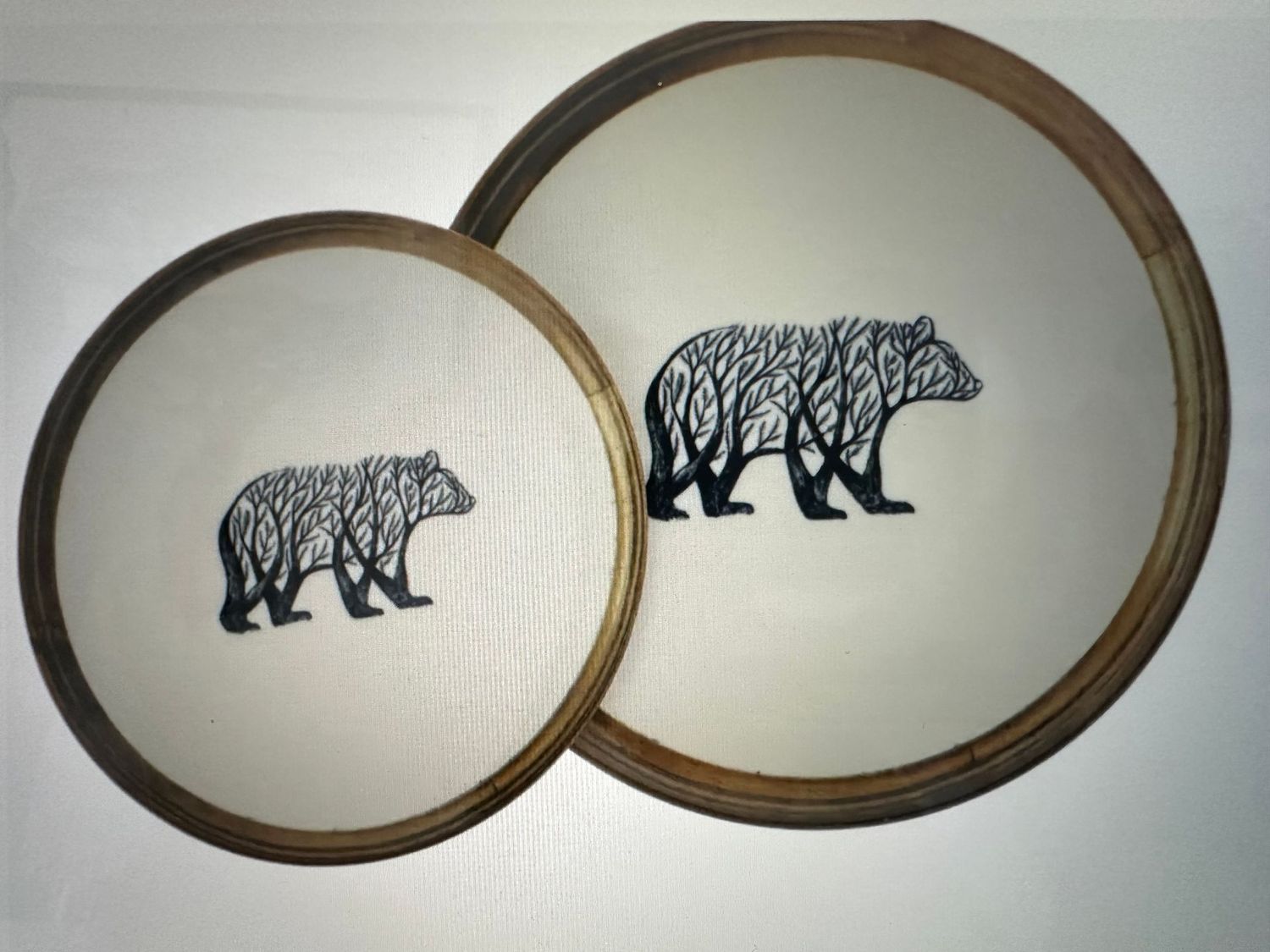Lot de 2 ASSIETTES EN PORCELAINE BLANCHE "ARBRE" FLAMANT