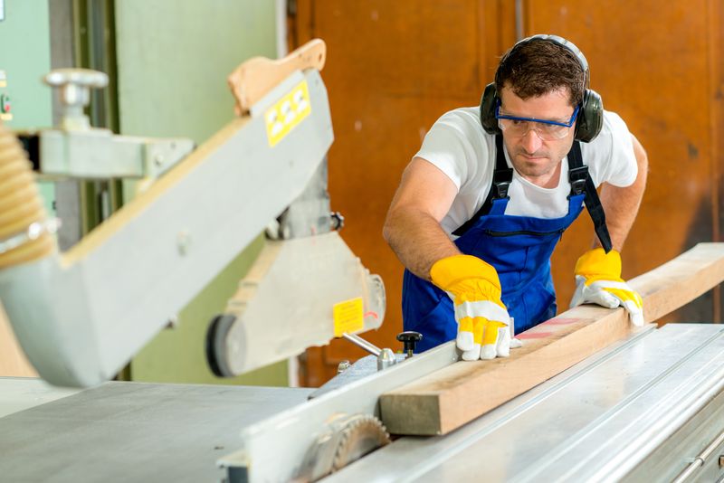 Bench Saw (Table Saw) Risk Assessment and Safe Operating Procedure