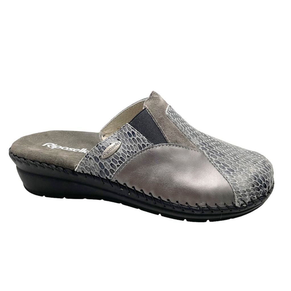 Riposella 3594  ciabatta per donna chiusa in punta grigio stampa animalier sottopiede morbido zeppa 3 cm