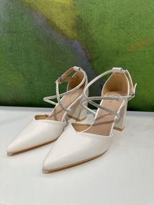 Mary Jane bianca con laccetti incrociati in cristalli tacco a blocchetto soletta memory