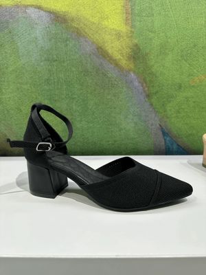Mary Jane in tessuto knit nero con cinturino a caviglia regolabile