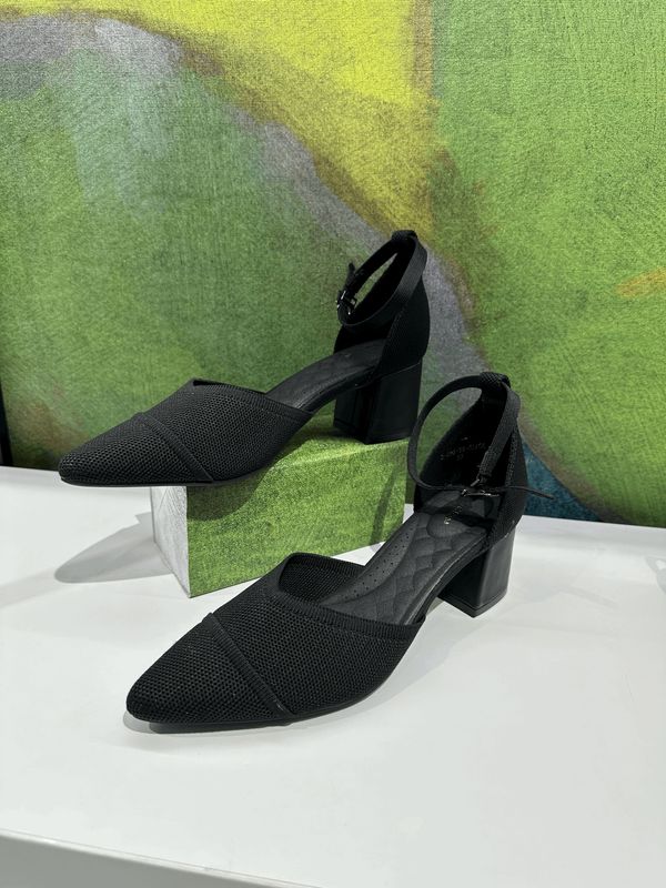 Mary Jane in tessuto knit nero con cinturino a caviglia regolabile