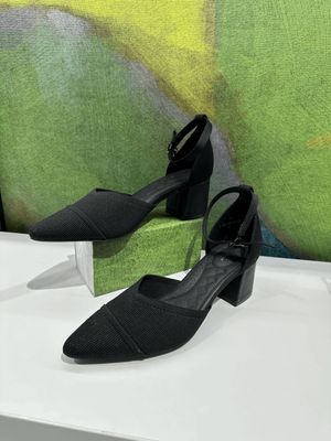 Mary Jane in tessuto knit nero con cinturino a caviglia regolabile