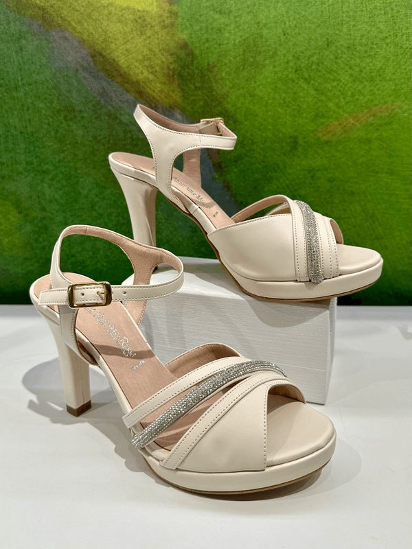 MARIA FRANCESCA RUSSO 2498 sandalo in pelle color latte crema con cristalli plateau