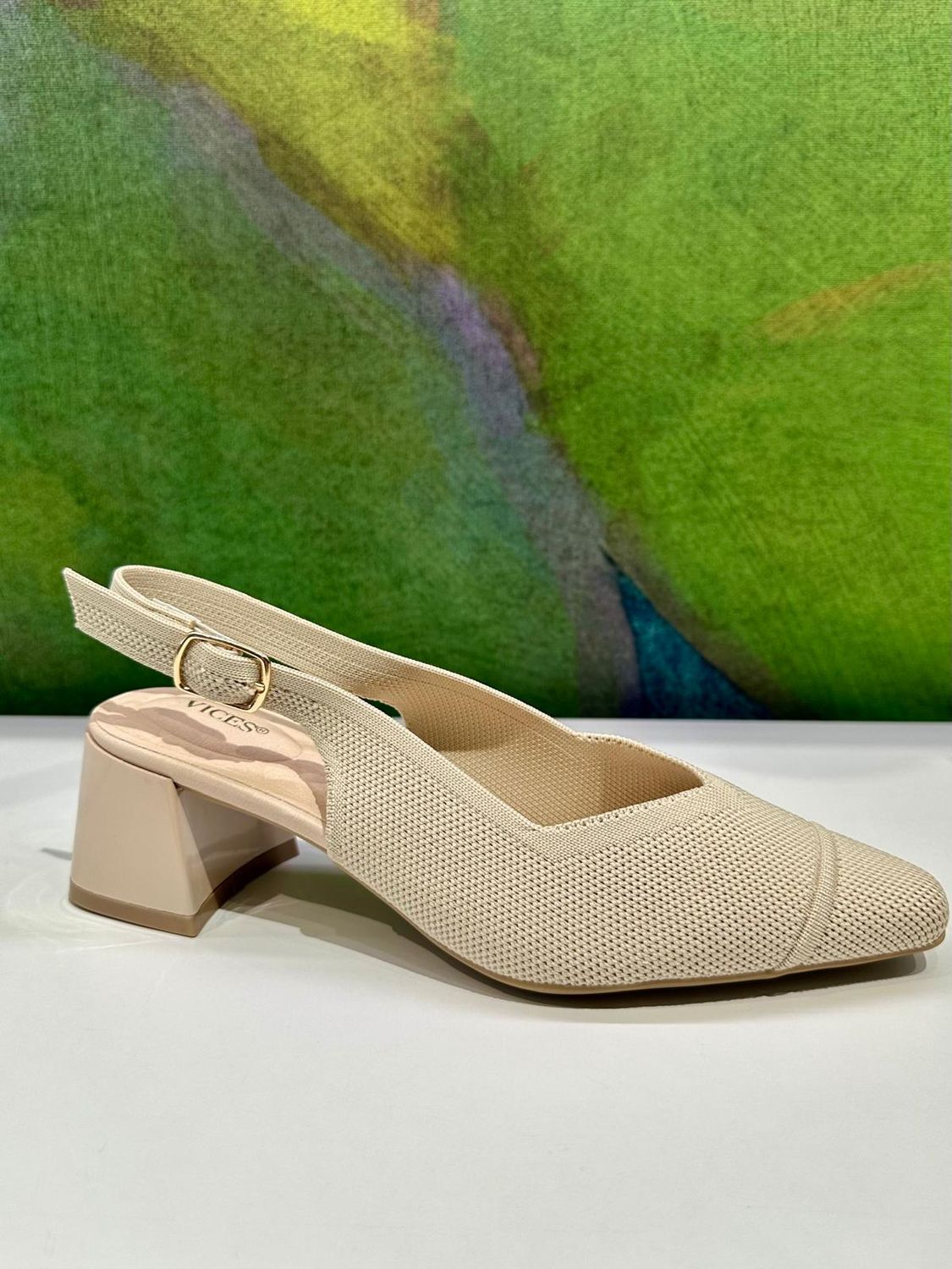 Sling Back in tessuto knit beige con cinturino regolabile elasticizzata