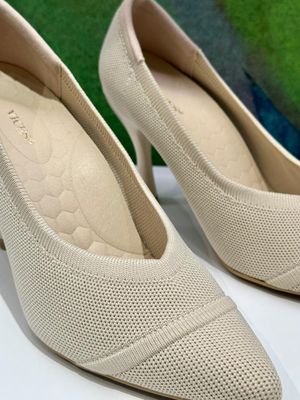 Decoltèe in tessuto knit beige elasticizzata tacco