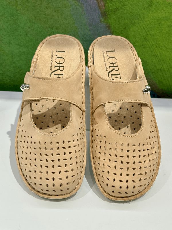 CALZATURIFICIO LOREN M3219 ciabatta chiusa traforata sabot beige Camel  plantare estraibile regolabile