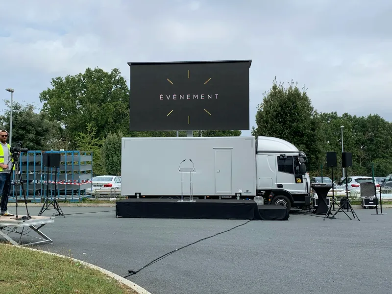 ECRAN PLEIN JOUR 16m2 (tarifs sur demande)