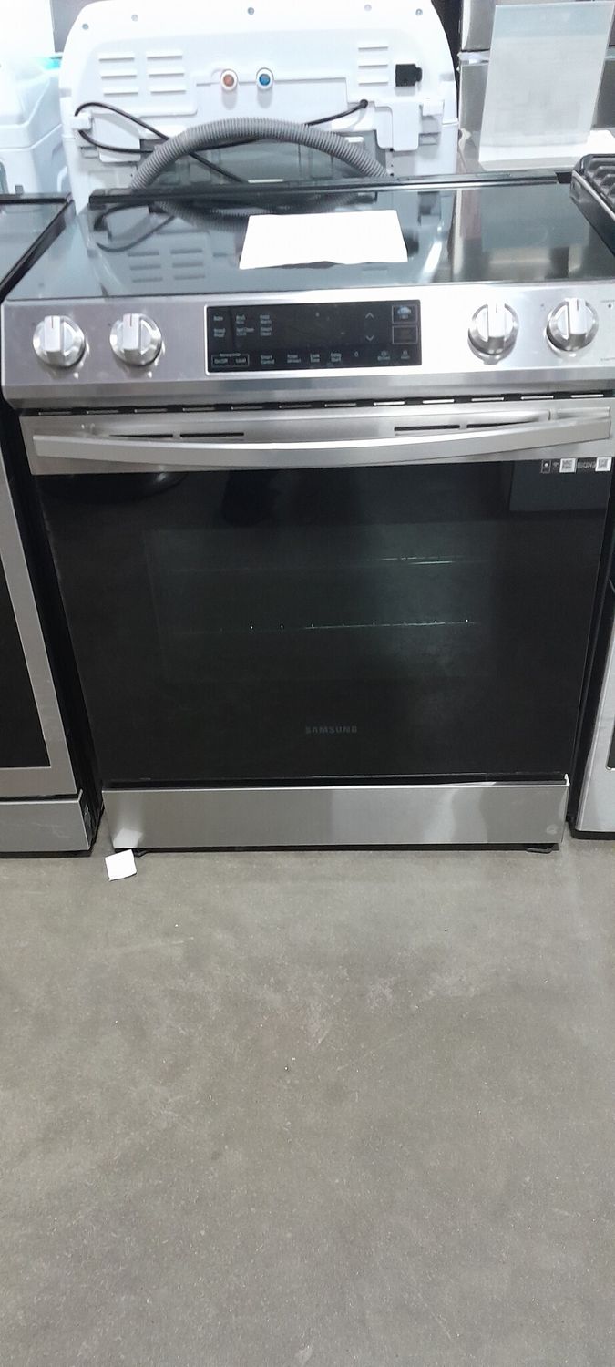 Scratch &amp; Dent Samsung Electric Range NE63B8211SS