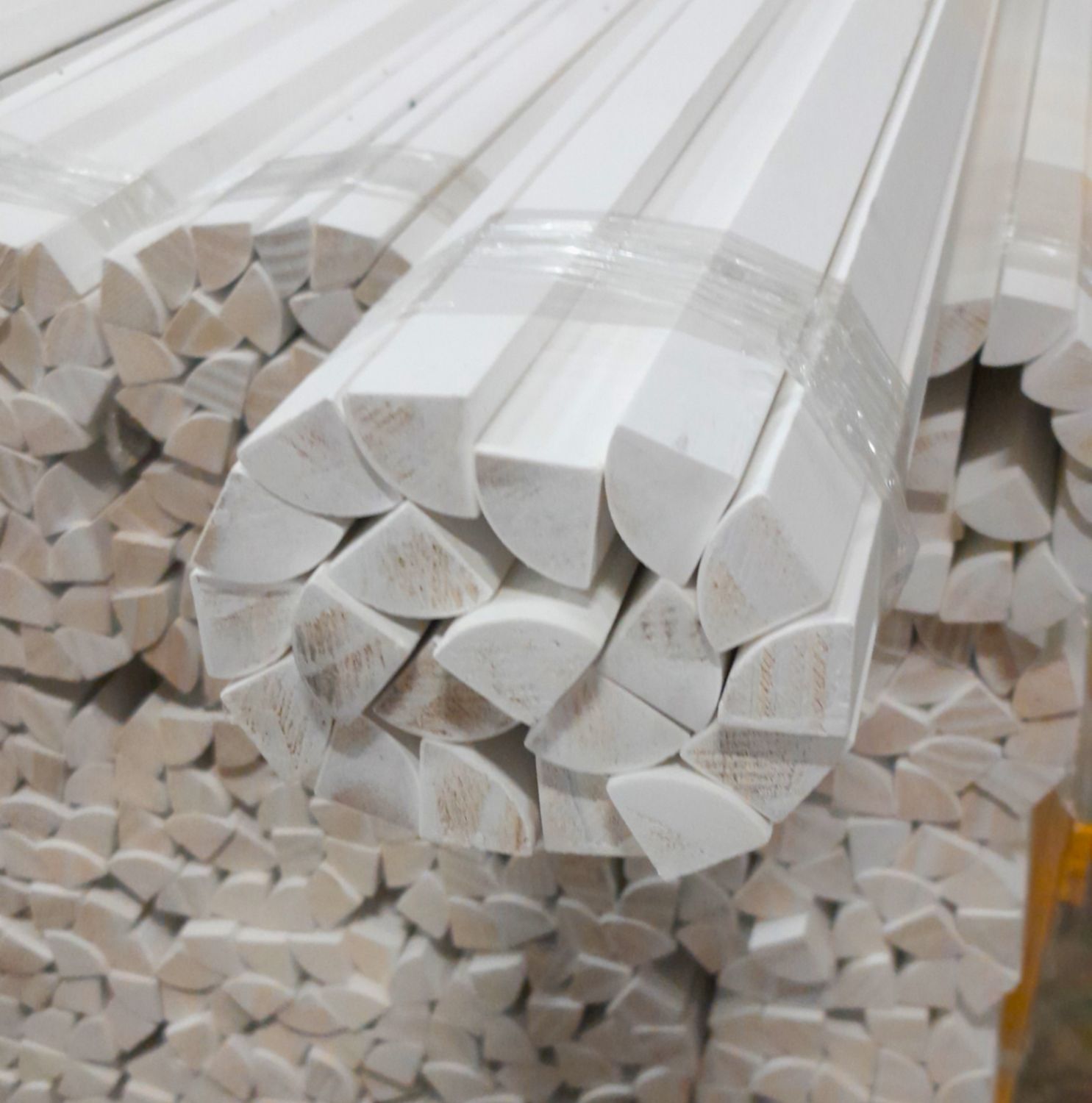 11/16 x 11/16 x 12Ft Quarter Round Primed (4.19 Per Piece) 20pcs Bundles