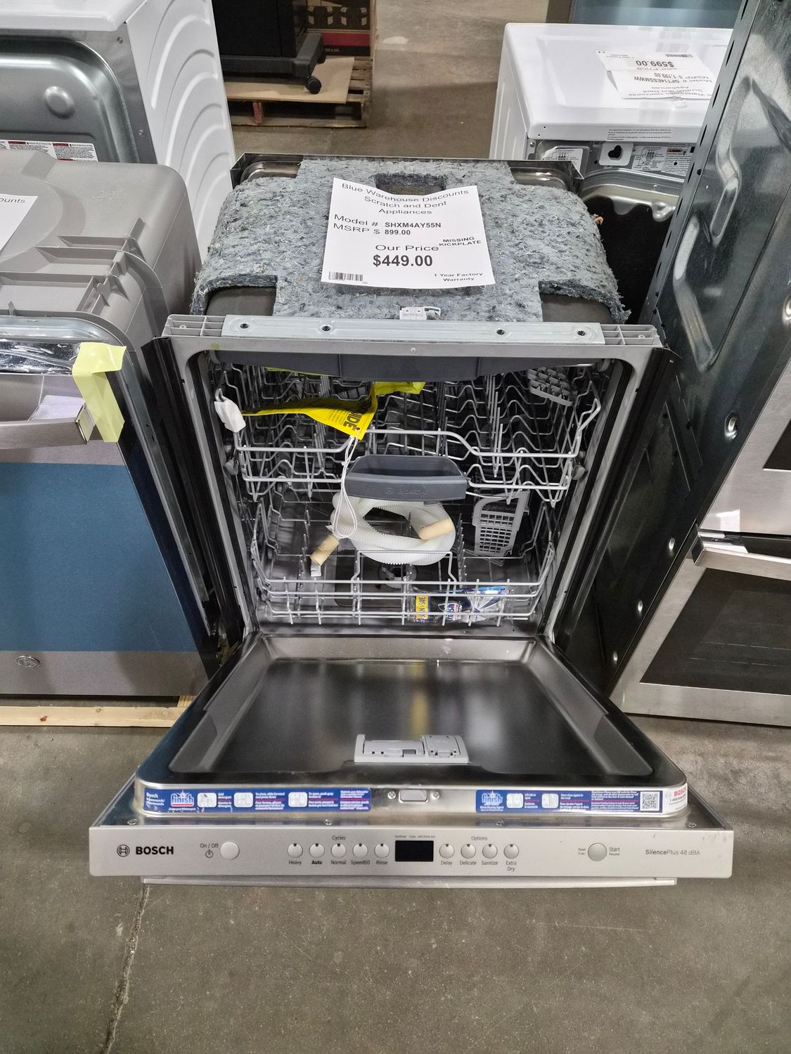 Scratch &amp; Dent SHXM4AY55N Bosch Dishwasher - CLEARANCE Missing Kickplate
