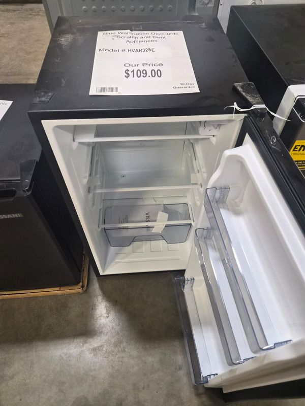 30 Day Scratch &amp; Dent 3.2CuFt Vissani Mini Refrigerator HVAR32SE